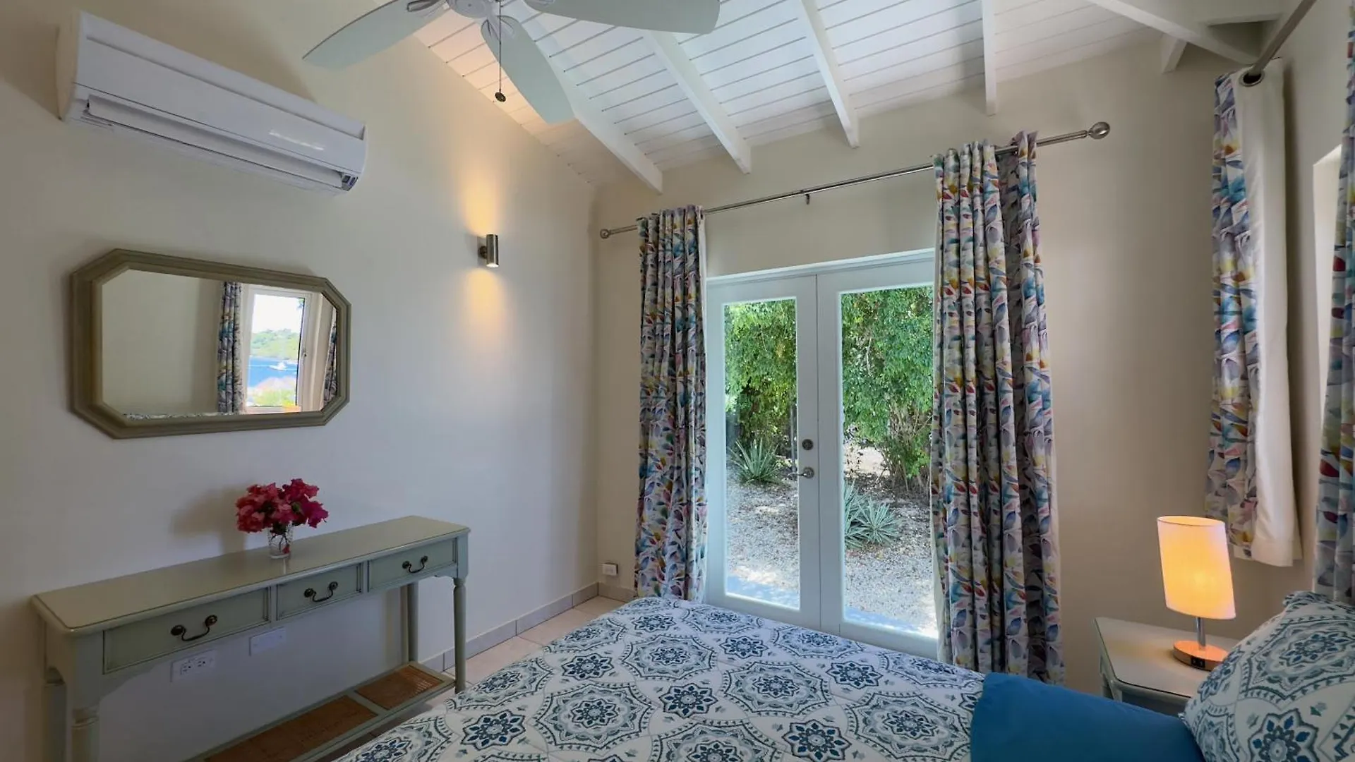 فيلا The White House English Harbour