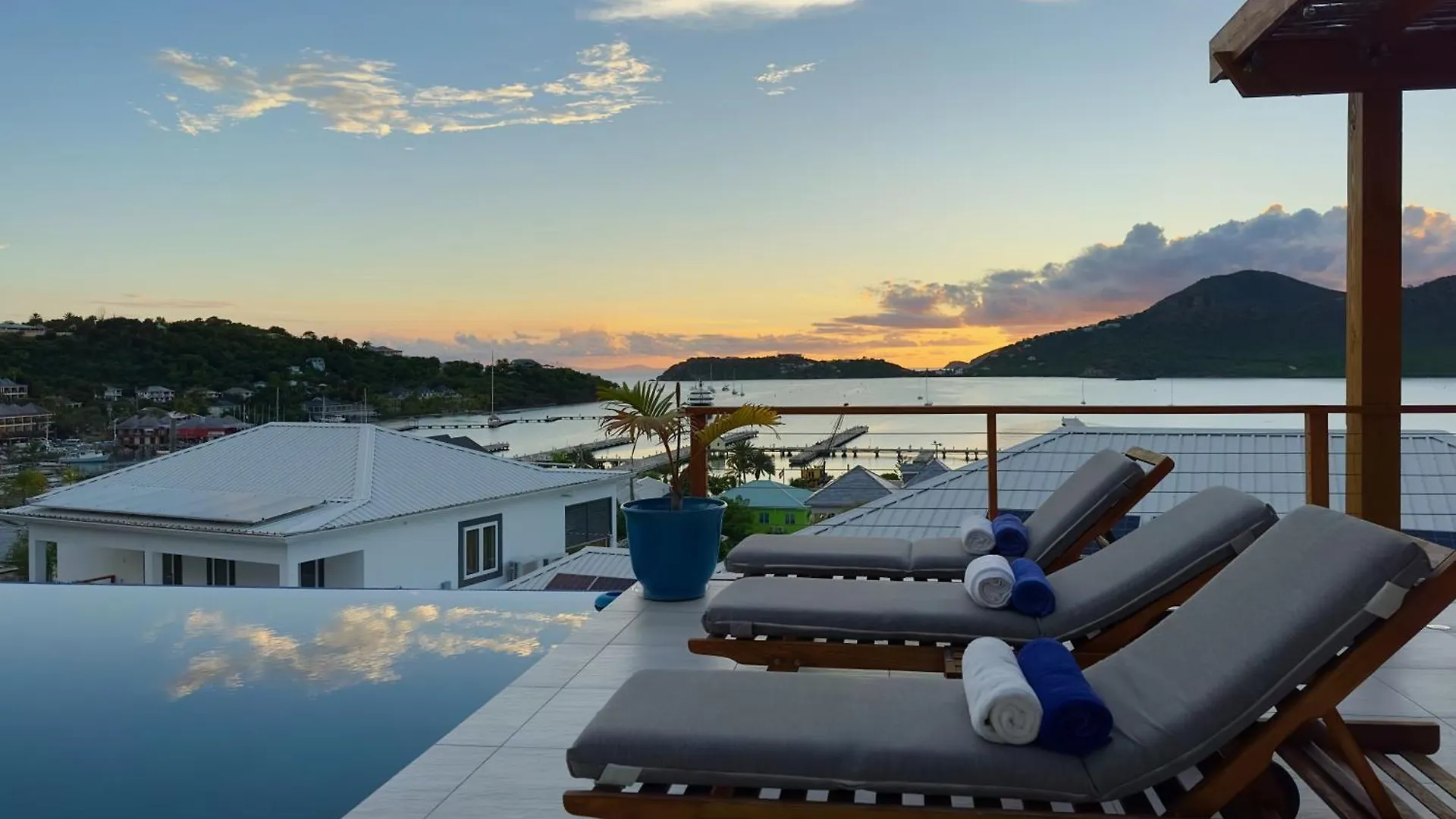 فيلا The White House English Harbour فيلة
